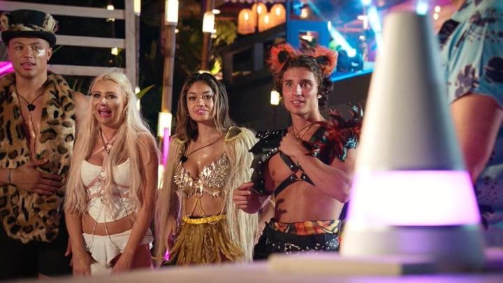 برنامج حار جدًا في التعامل معها الموسم الثالث الحلقة 4 مترجم للكبار فقط +18